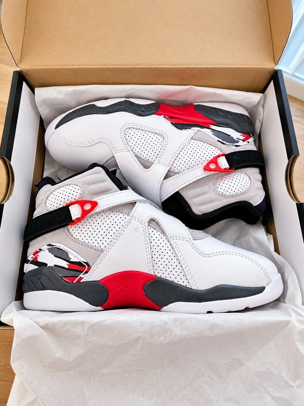 Brand New Air Jordan 8 Retro “Bugs Bunny” – Size 2Y – New in Box